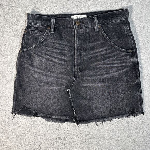 We The Free Women’s Size 29 Brea Cut-Off Black Denim Skirt Raw Hem Whiskers - Picture 1 of 14